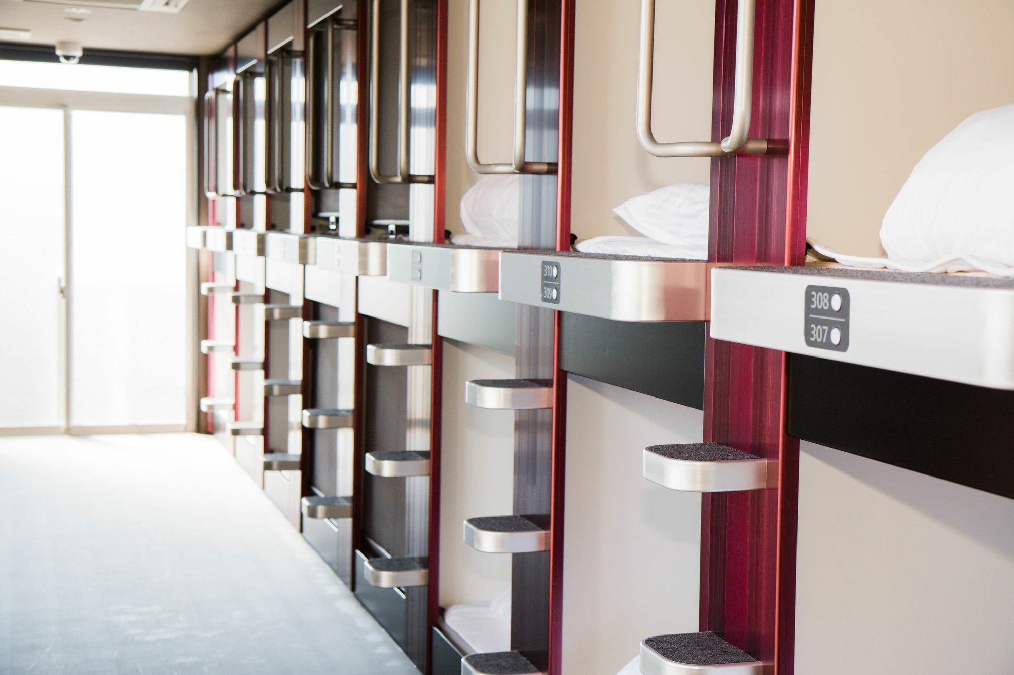 Capsule hotel Caphotel 2*